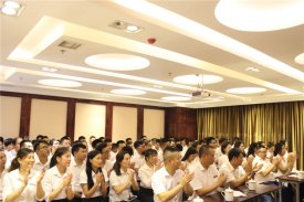 逆勢上揚，再創(chuàng)輝煌—新思路裝飾召開年中工作