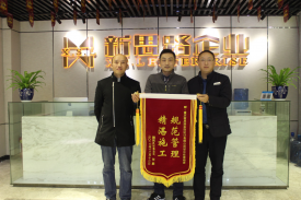  12月14日，融創(chuàng)凡爾賽業(yè)主張老師客戶送來感謝錦